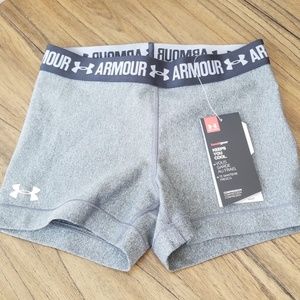 Under Armour compression shorts(NWT)